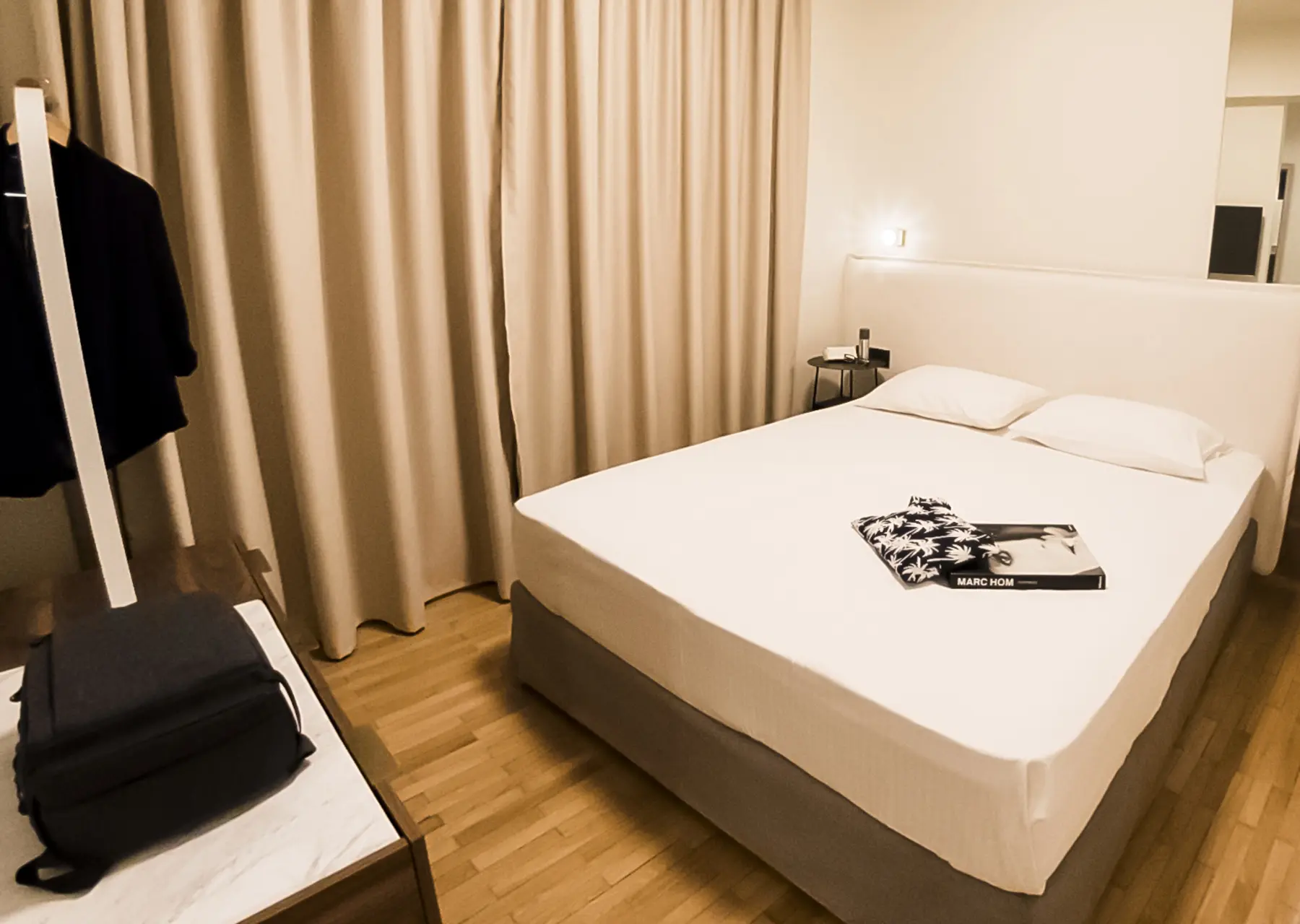 King Interior Room at Gaia Athens - workspace